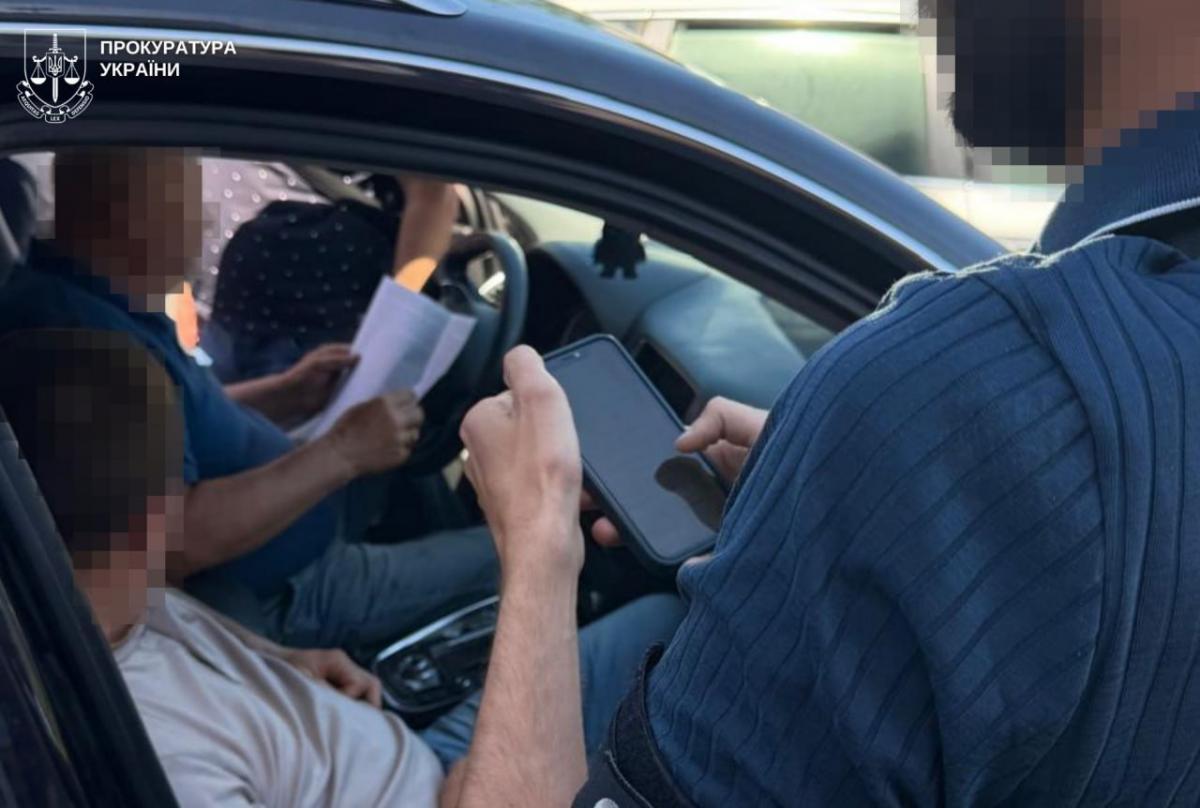 Ексдепутата та його сина затримали на Львівщині