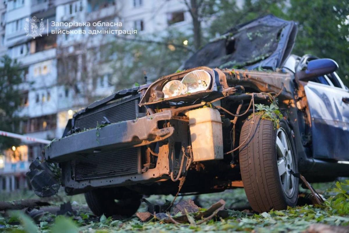 Наслідки удару по Запоріжжю 4 червня Наслідки удару по Запоріжжю 4 червня