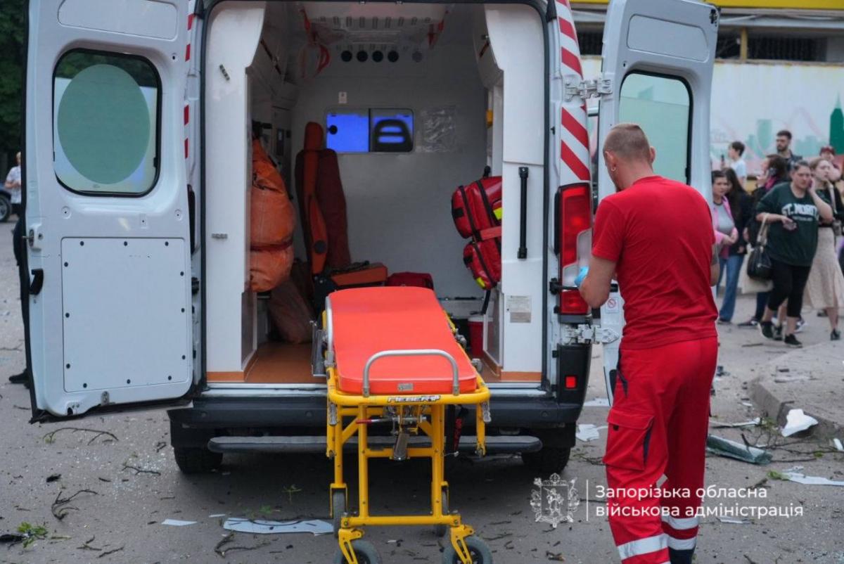 Наслідки удару по Запоріжжю 4 червня Наслідки удару по Запоріжжю 4 червня