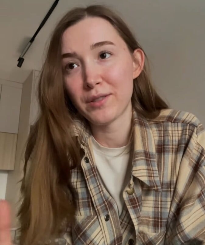 Українка розповіла, що багато речей їй досі надсилають родичі з України