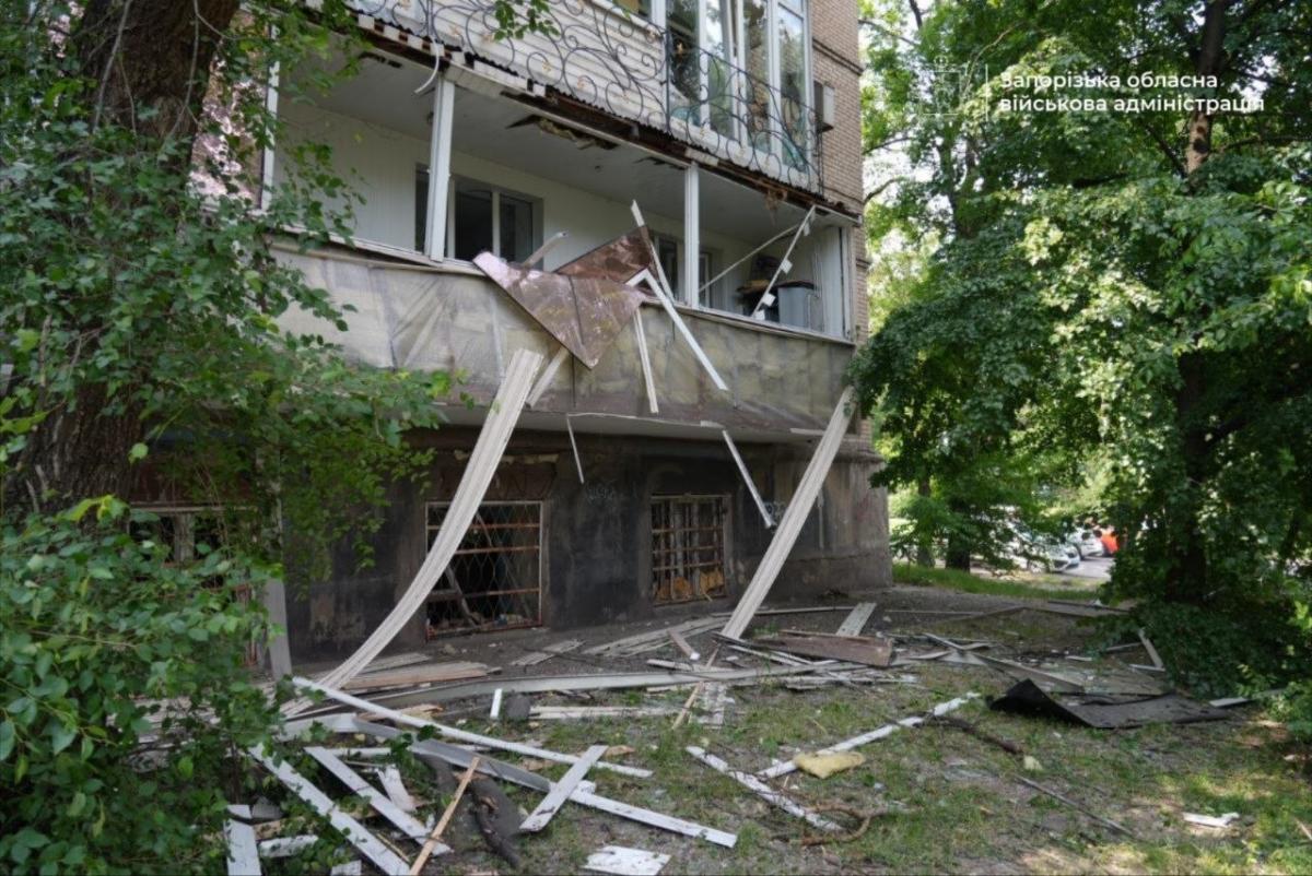 Наслідки удару по Запоріжжю 6 червня Наслідки удару по Запоріжжю 6 червня