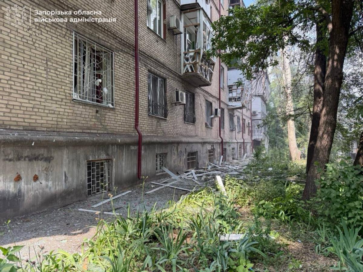 Наслідки удару по Запоріжжю 6 червня Наслідки удару по Запоріжжю 6 червня