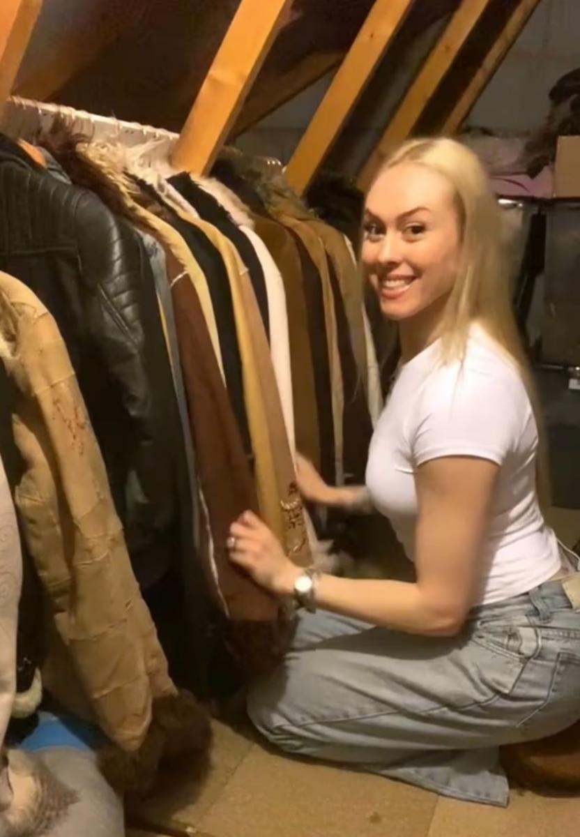 Ханна продає вінтажний одяг на платформі Vinted Ханна продає вінтажний одяг на платформі Vinted