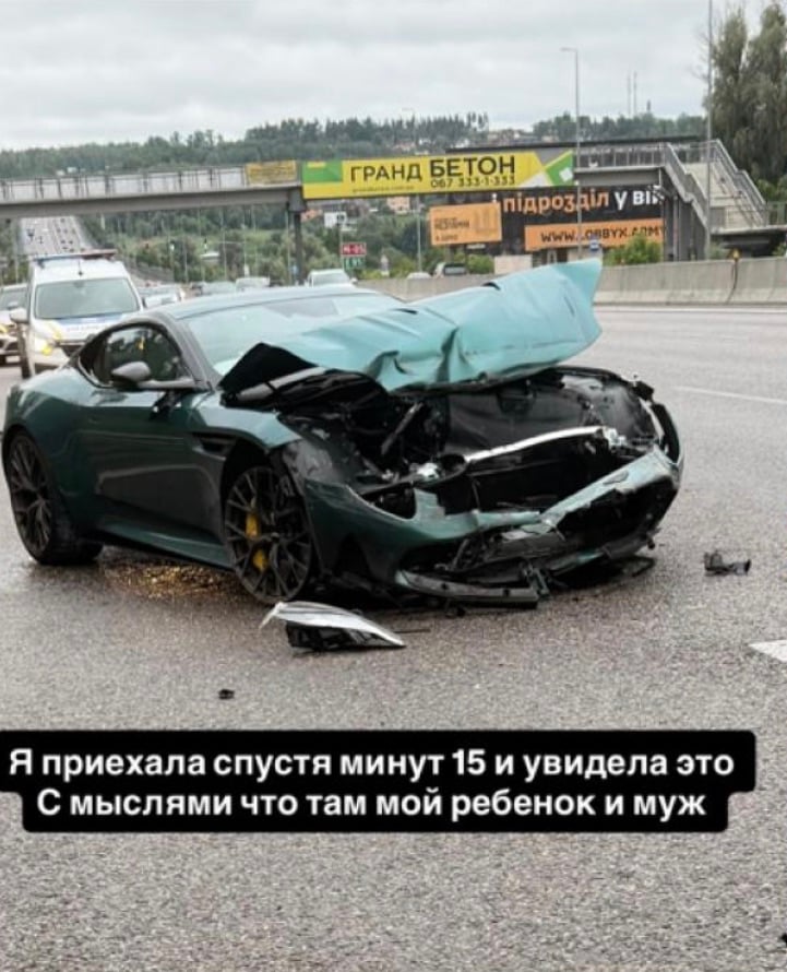 Дружина блогера показала його машину Дружина блогера показала його машину