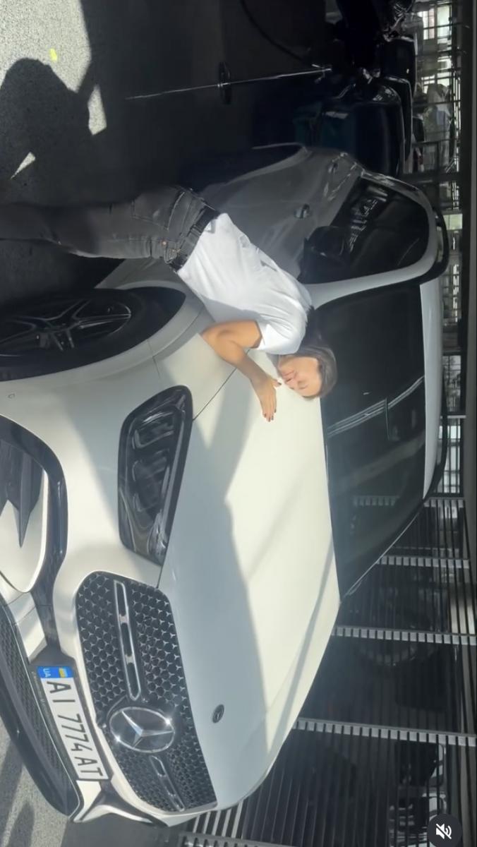 Илона Гвоздева показала элитное авто 