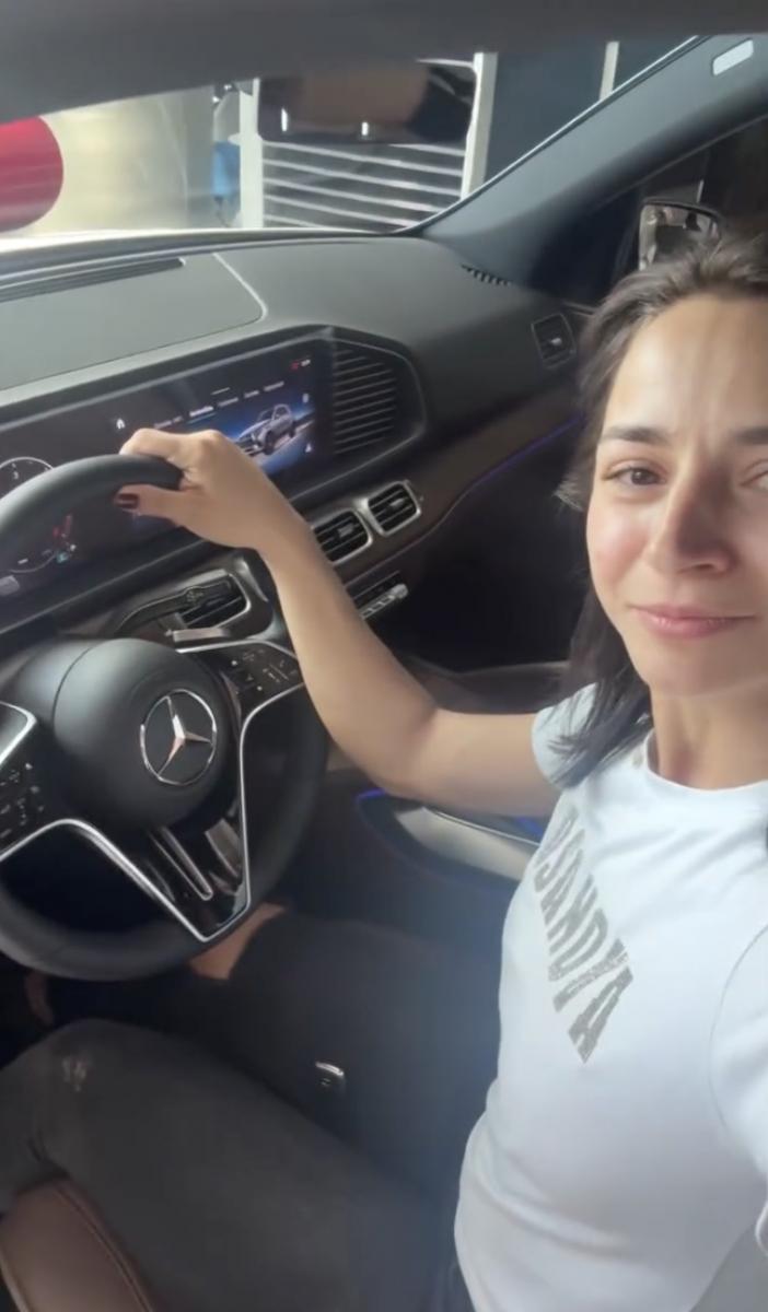 Илона Гвоздева показала элитное авто 