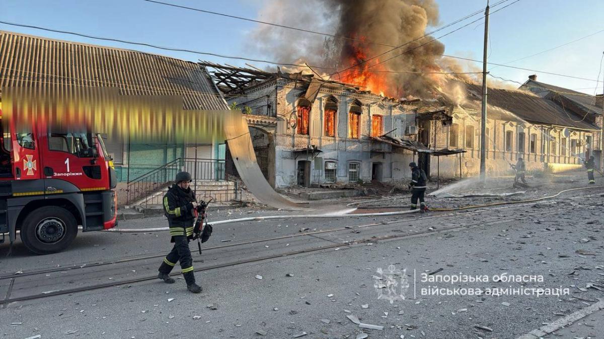 Последствия вражеской атаки по Запорожью 22 июня