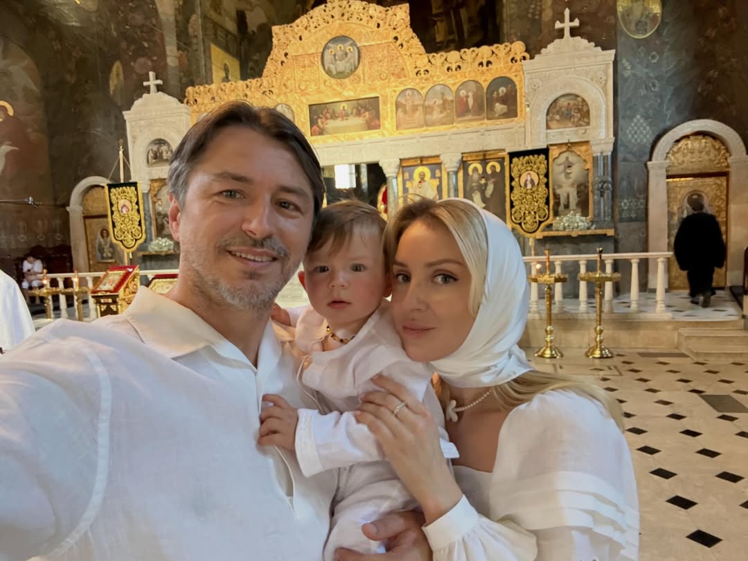 Сергей Притула с женой на крестинах сына