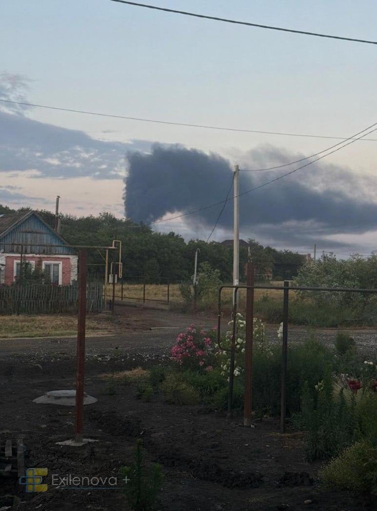 Після атаки дронів видно чорний дим 