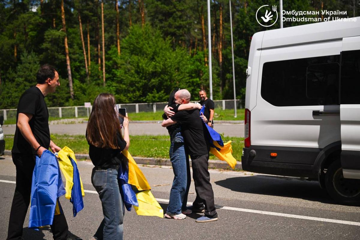 Україна повернула з російської неволі ще сімох цивільних