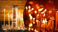 Предупреждение или обычная случайность: что означает, если в церкви погасла свеча