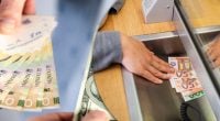 Доллар обвалился, евро продолжает стремительно лететь вниз - курс валют на 25 июня