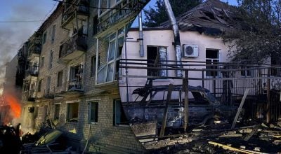 Горять житлові будинки: РФ вдарила по Балаклії, серед поранених - діти
