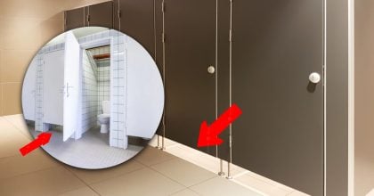 Для чого в громадських туалетах залишають зазор під дверима: знають одиниці