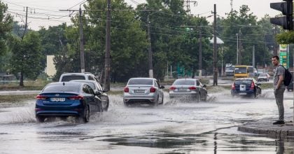 Вулиці можуть перетворитися на річки: синоптик попередила про негоду в Україні