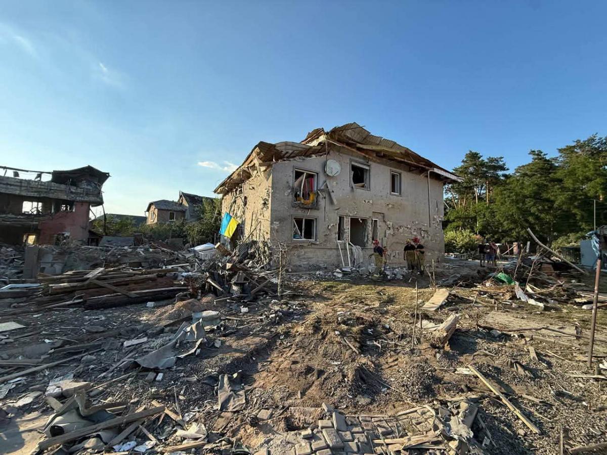 Зруйнований будинок мами Тали Калатай Зруйнований будинок мами Тали Калатай