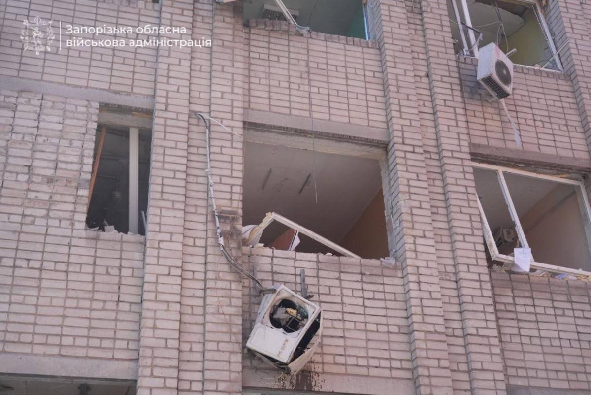 Наслідки удару по Запоріжжю 10 липня Наслідки удару по Запоріжжю 10 липня