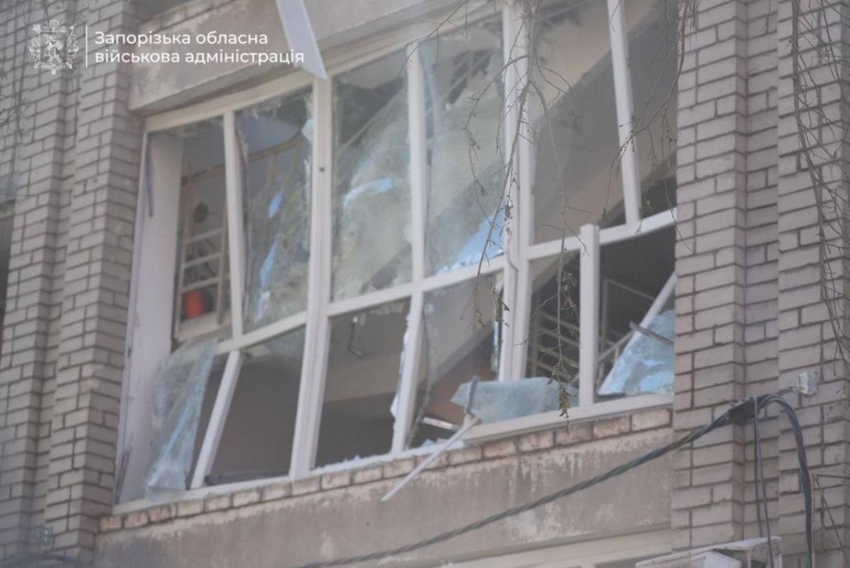 Наслідки удару по Запоріжжю 10 липня Наслідки удару по Запоріжжю 10 липня