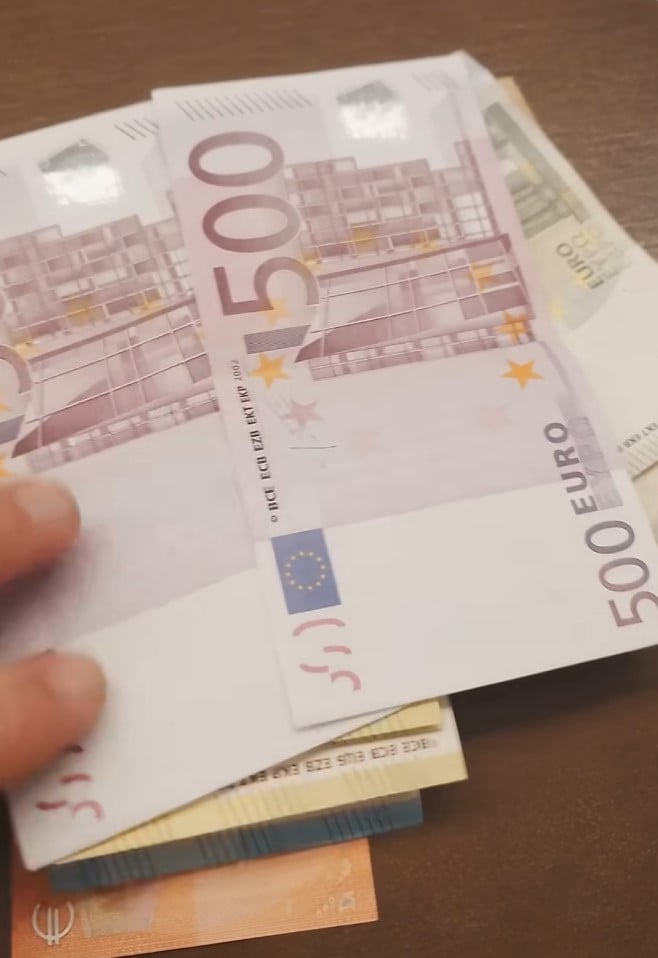 Чоловік зумів заощадити 130 тисяч євро (приблизно 6,6 млн гривень) Чоловік зумів заощадити 130 тисяч євро (приблизно 6,6 млн гривень)