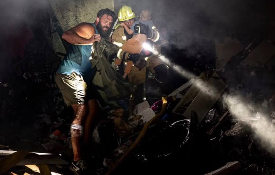 Чоловік діяв послідовно й без зайвої метушні Чоловік діяв послідовно й без зайвої метушні
