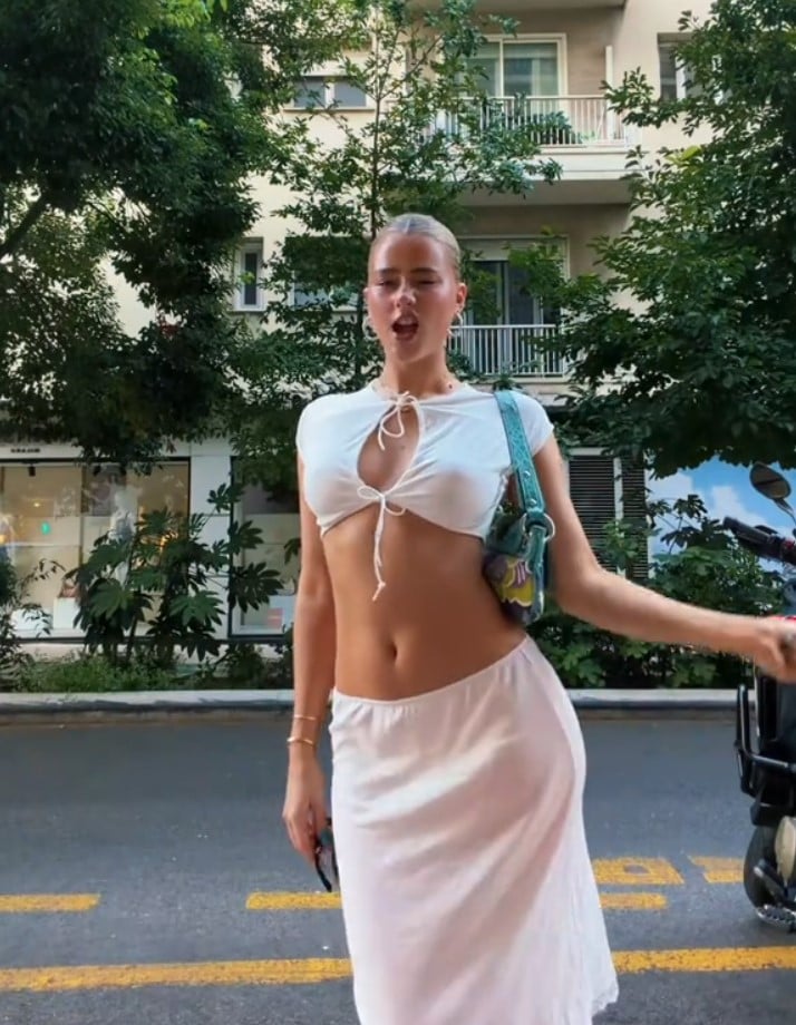 Дівчина запустила бренд одягу All for Mimi Дівчина запустила бренд одягу All for Mimi