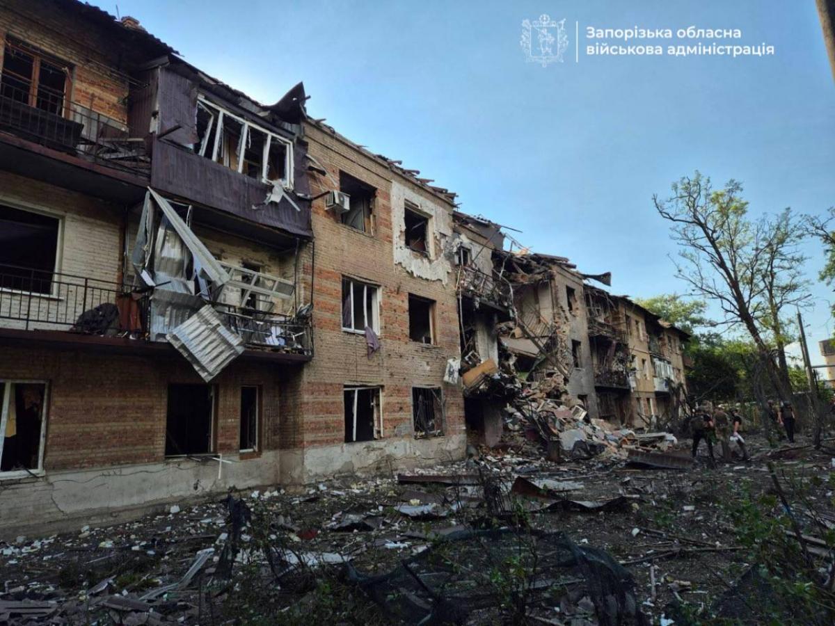 Наслідки удару по Запоріжжю 15 липня Наслідки удару по Запоріжжю 15 липня