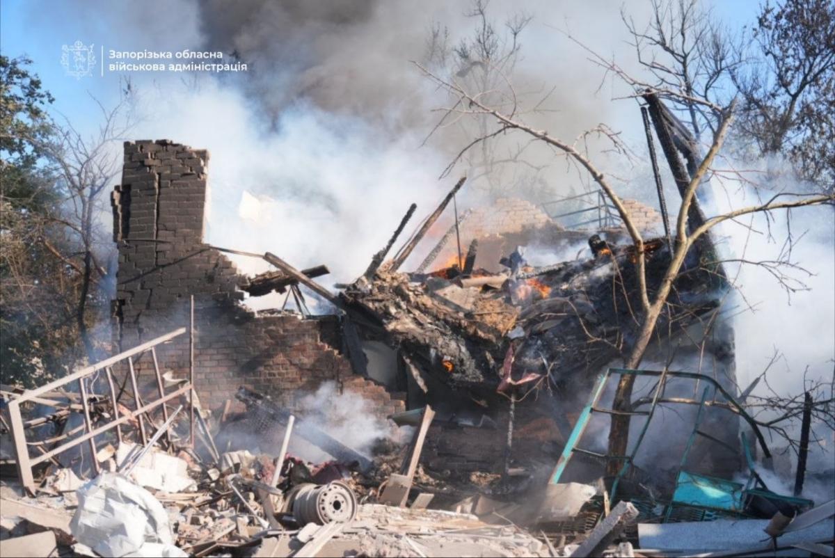 Наслідки удару по Запоріжжю 16 липня Наслідки удару по Запоріжжю 16 липня