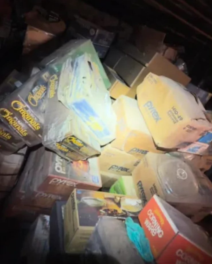 У ювелірному магазині раніше продавали також посуд У ювелірному магазині раніше продавали також посуд