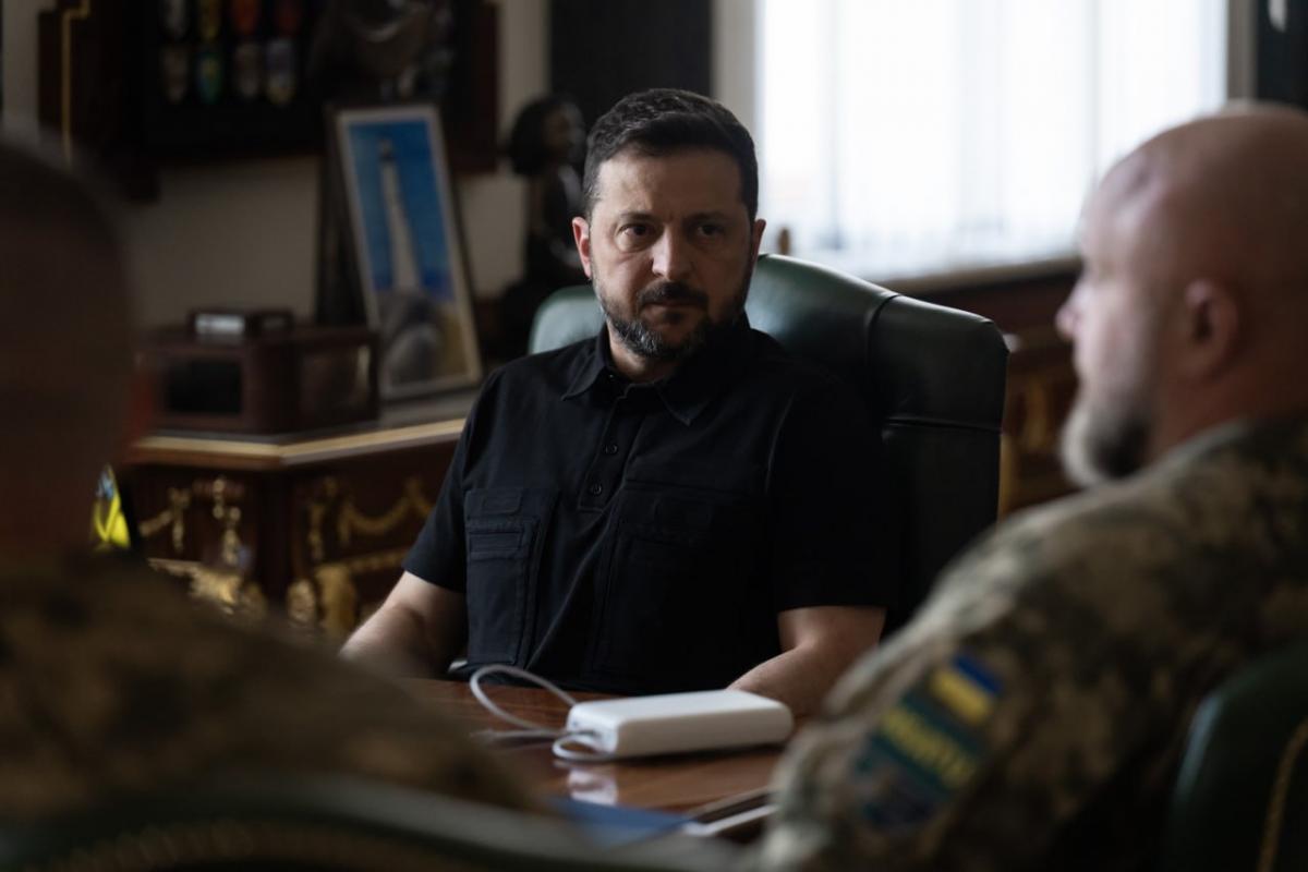 Зеленський провів нараду з командувачами ЗСУ Зеленський провів нараду з командувачами ЗСУ