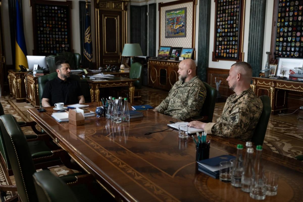 Зеленський провів нараду з командувачами ЗСУ Зеленський провів нараду з командувачами ЗСУ