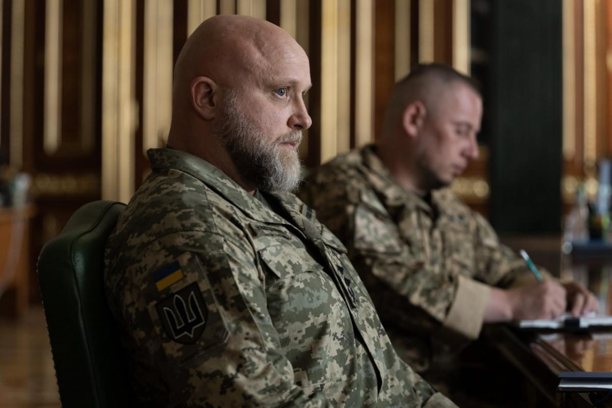 Зеленський провів нараду з командувачами ЗСУ Зеленський провів нараду з командувачами ЗСУ