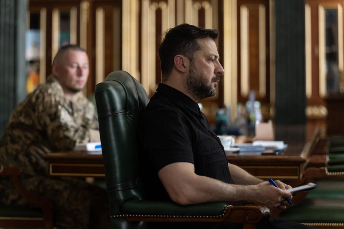 Зеленський провів нараду з командувачами ЗСУ Зеленський провів нараду з командувачами ЗСУ