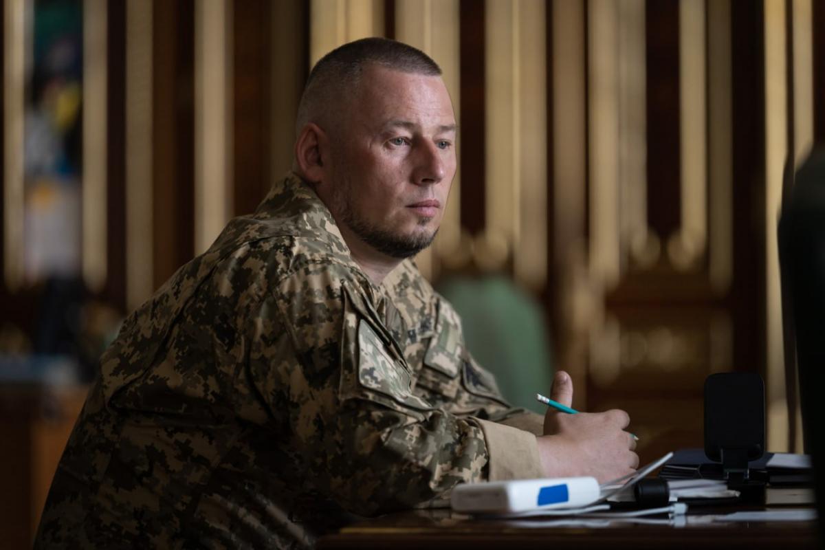 Зеленський провів нараду з командувачами ЗСУ Зеленський провів нараду з командувачами ЗСУ