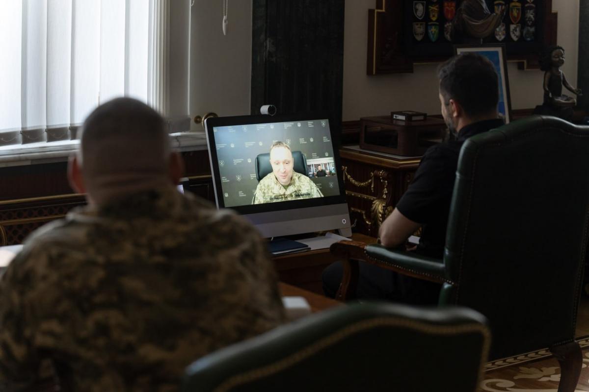 Зеленський провів нараду з командувачами ЗСУ Зеленський провів нараду з командувачами ЗСУ