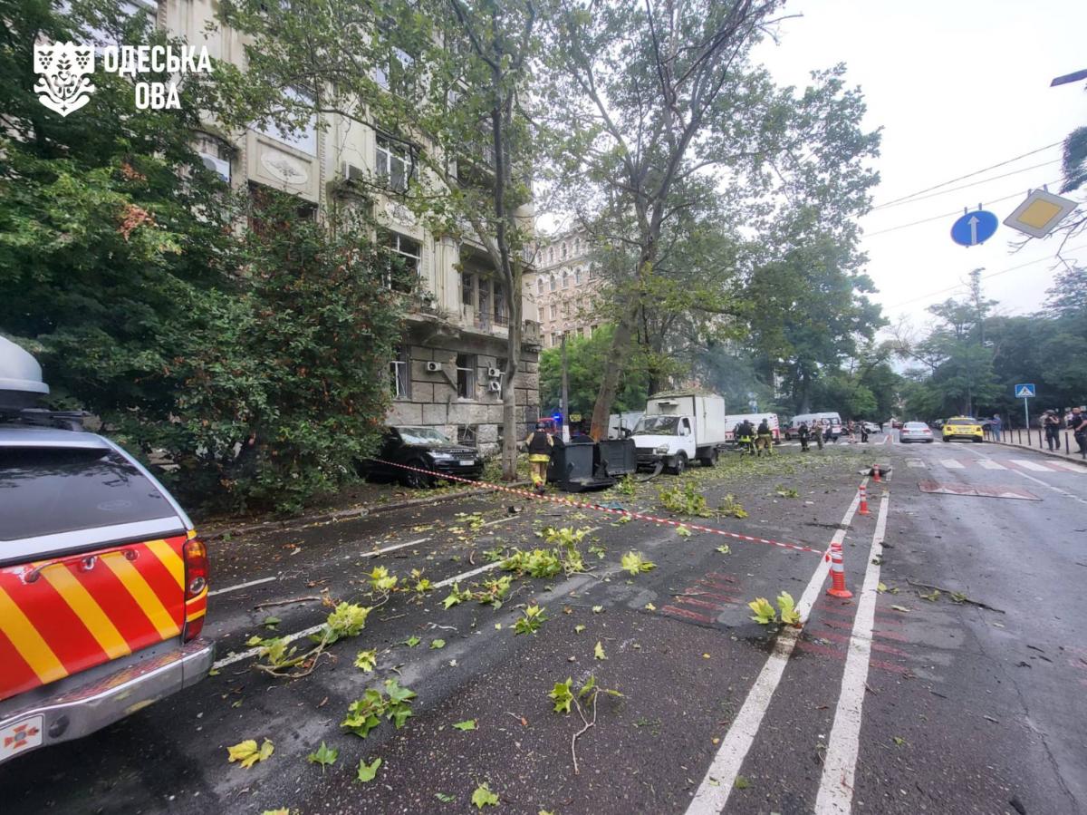 Наслідки удару по Одесі Наслідки удару по Одесі