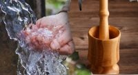 Товкти воду в ступі: дивне випробування, яке колись проходили наречені