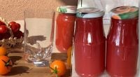 Як приготувати густий томатний сік на зиму: легкий рецепт без соковижималки