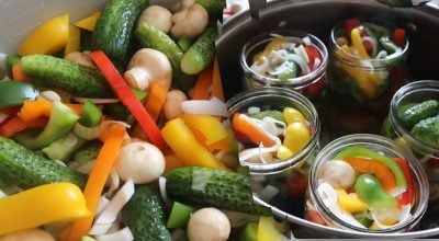 Смачне, яскраве асорті з грибами на зиму