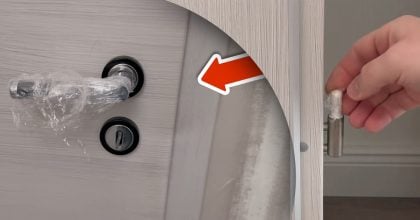 Експерти радять обернути дверні петлі харчовою плівкою: в чому причина