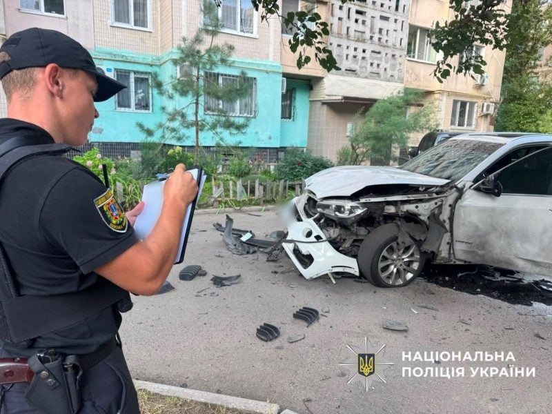 В Одесі вибухнув автомобіль BMW X5: постраждалий може бути військовослужбовцем