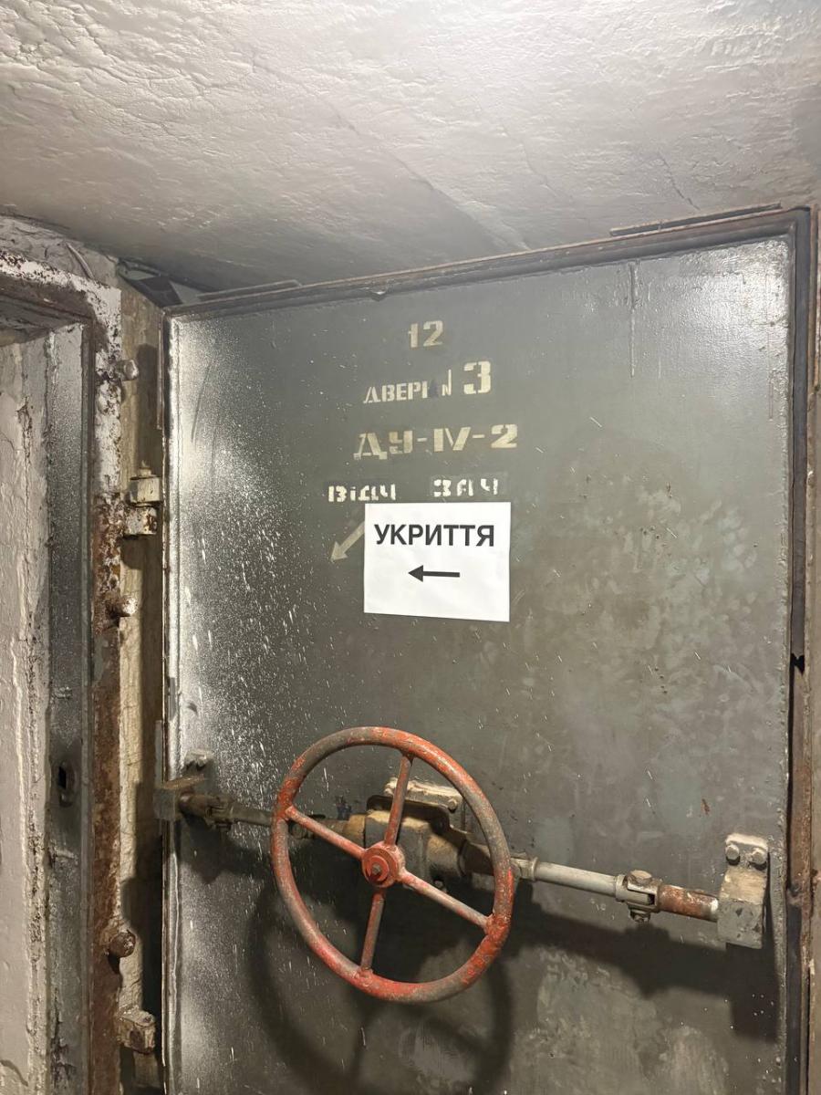 У ЛАЗу показали доступні бомбосховища на території автобусного заводу