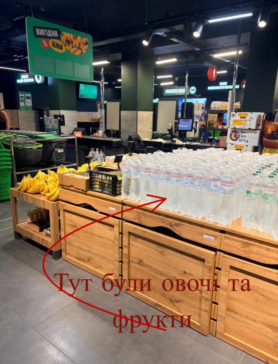 Полки в супермаркете Полки в супермаркете