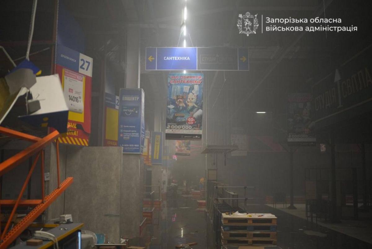 Атака РФ на Запорожье - под удар попал "Эпицентр"