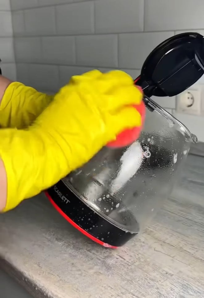 Через 10 минут воду необходимо вылить