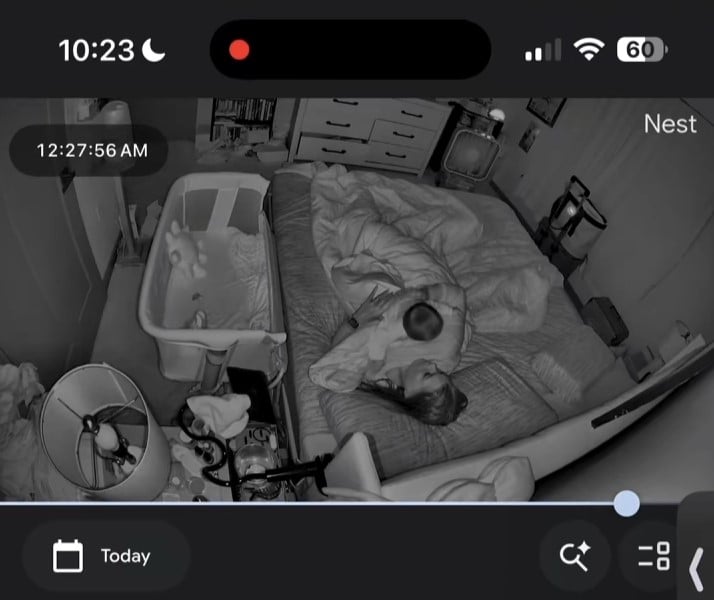 У ліжечку немовляти не повинно бути іграшок У ліжечку немовляти не повинно бути іграшок