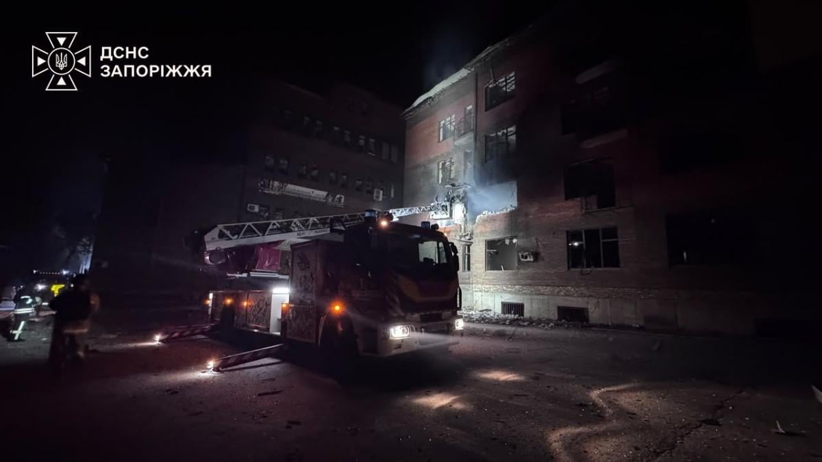 Вибухи у Запоріжжі: на світанку РФ завдала удару КАБом по приватному сектору