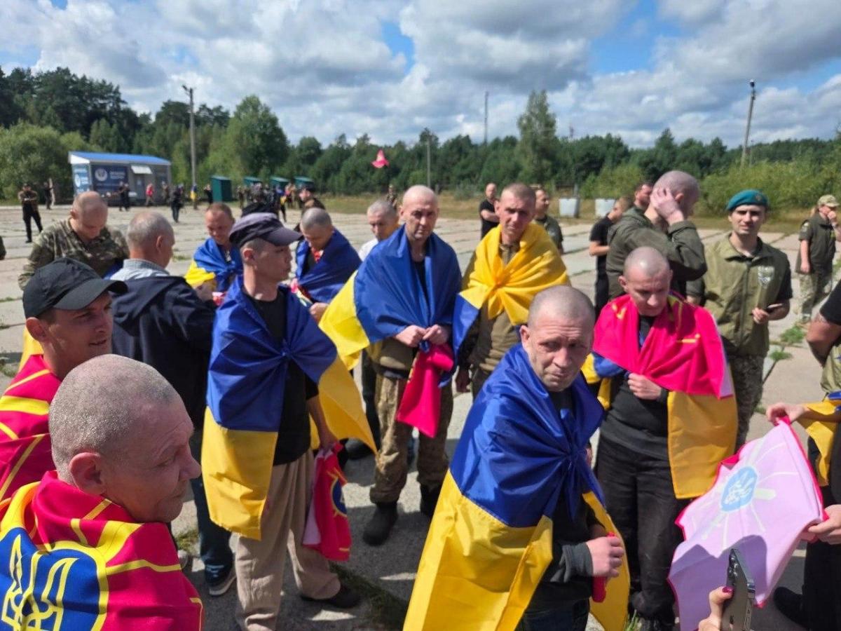 В Україну з російського полону повернулися 103 українські воїни В Україну з російського полону повернулися 103 українські воїни