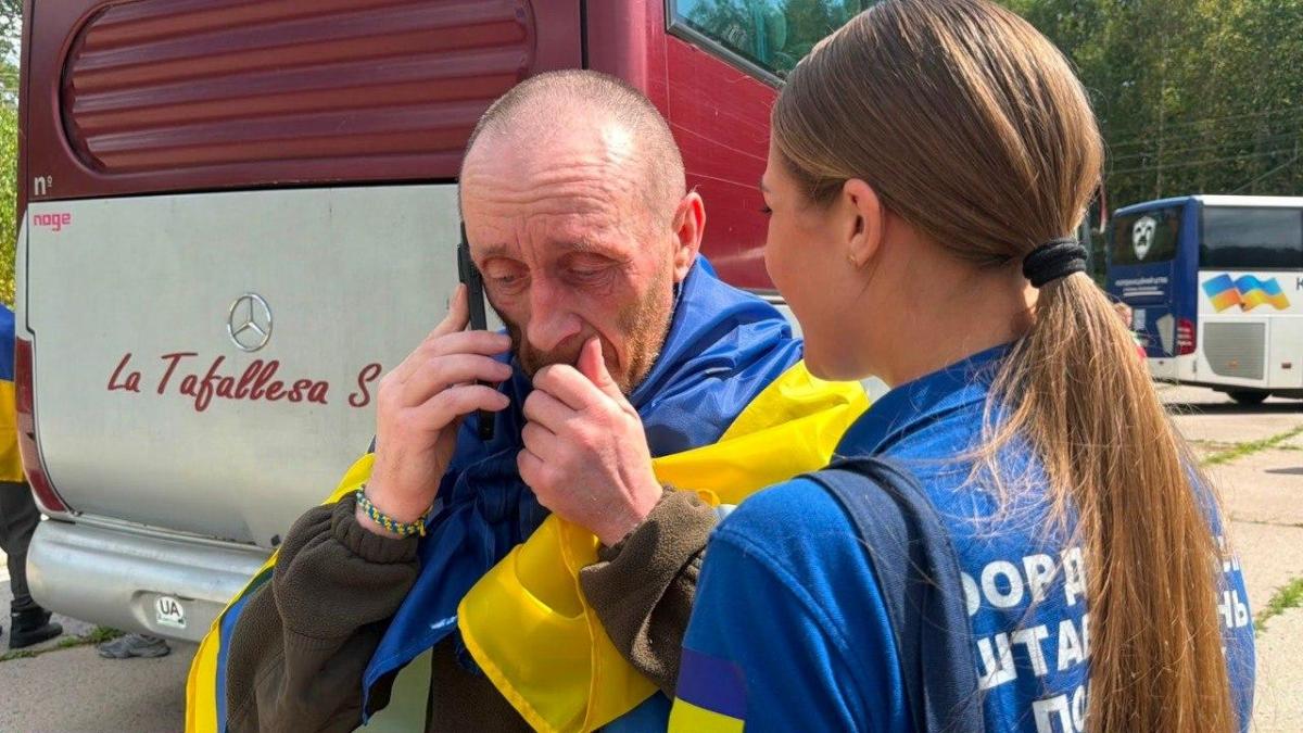 В Україну з російського полону повернулися 103 українські воїни В Україну з російського полону повернулися 103 українські воїни