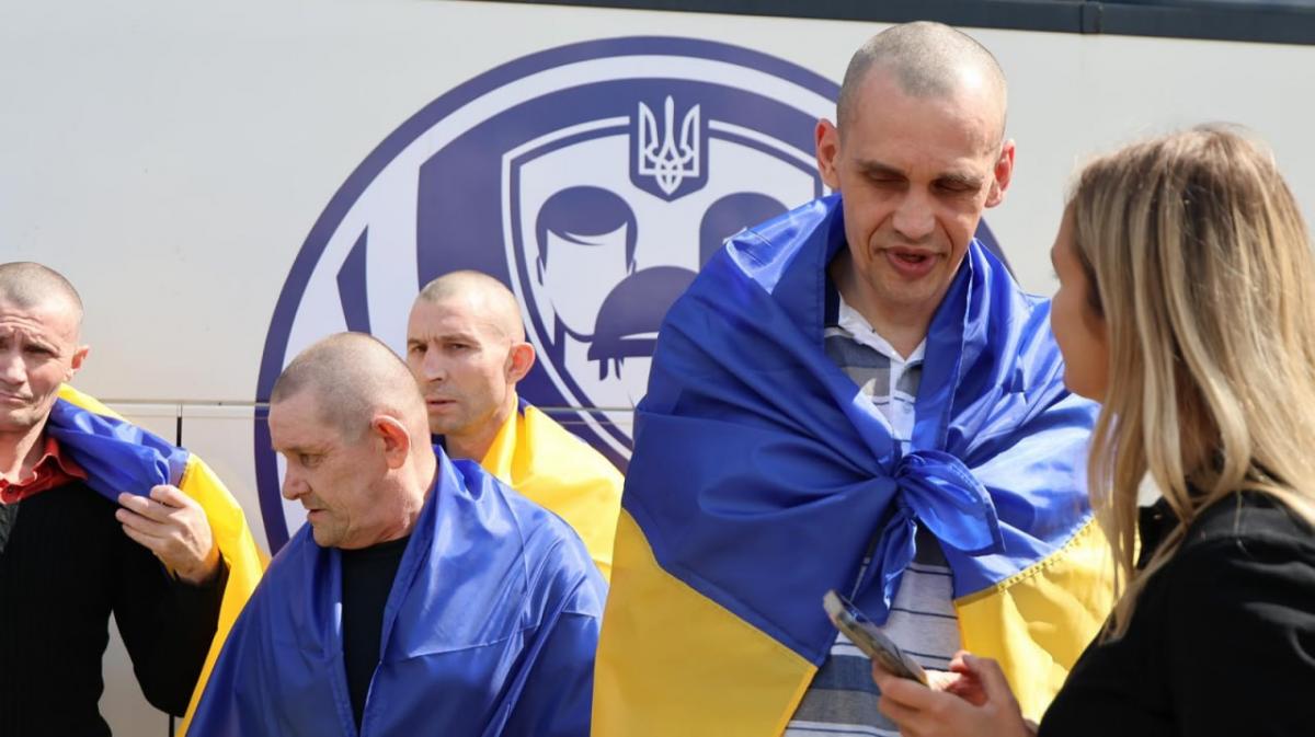 В Україну з російського полону повернулися 103 українські воїни В Україну з російського полону повернулися 103 українські воїни