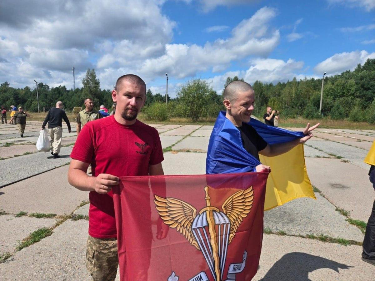 В Україну з російського полону повернулися 103 українські воїни В Україну з російського полону повернулися 103 українські воїни